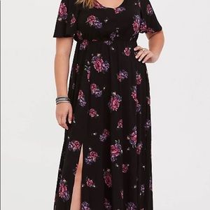 TORRID BLACK FLORAL CHALLIS MAXI DRESS